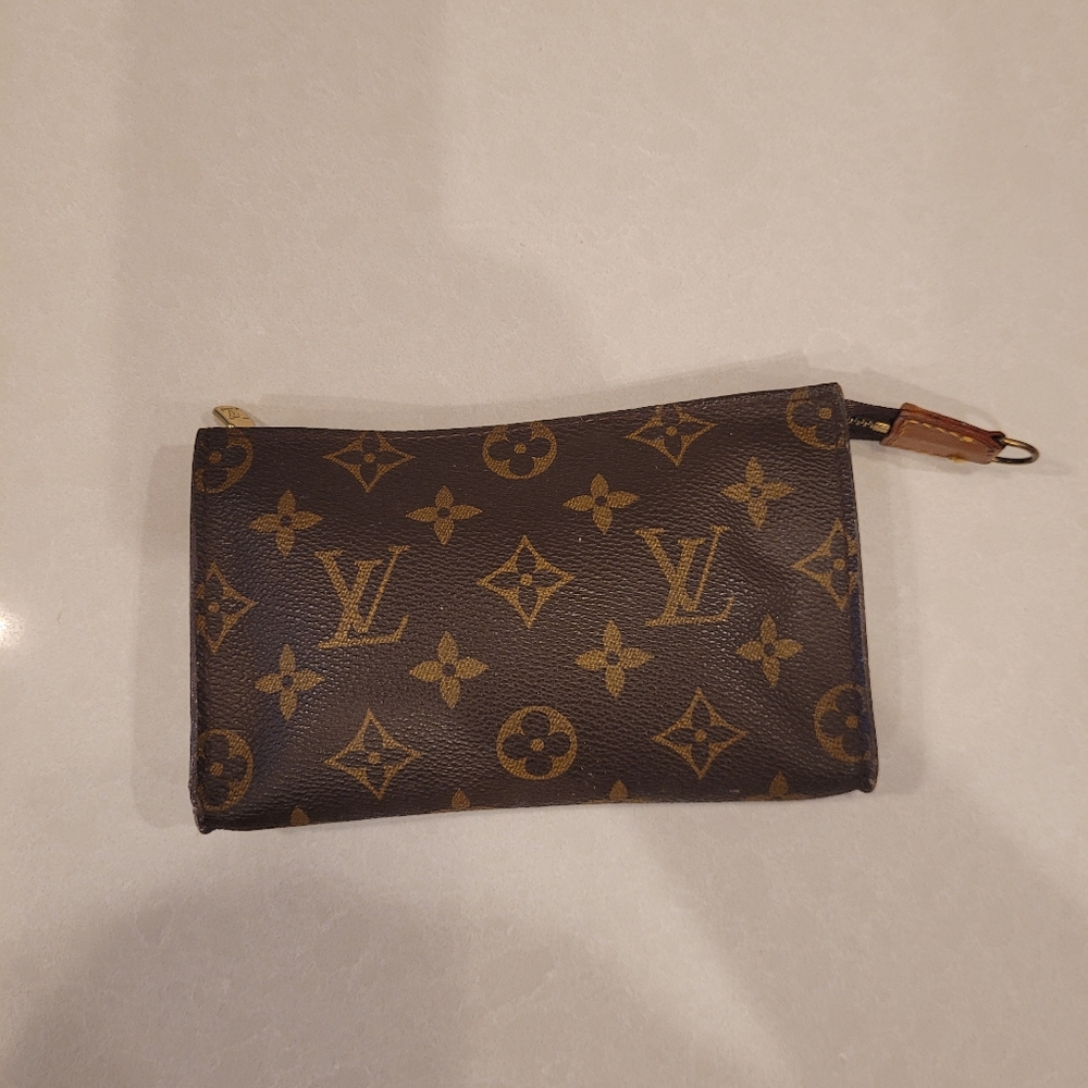 Louis Vuitton monogram bucket PM pouch